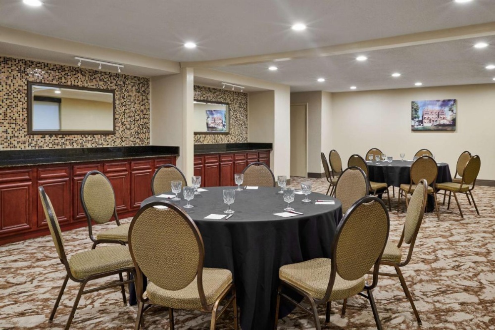 Best Western Plus Milwaukee Airport Hotel & Conference Center Image 10
