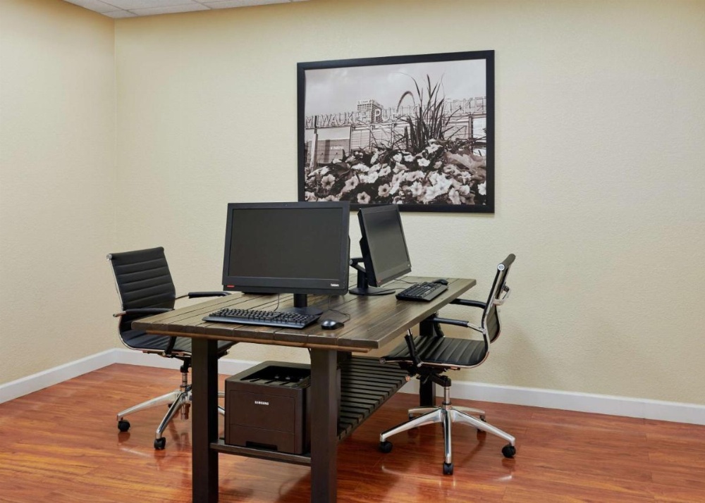 Best Western Plus Milwaukee Airport Hotel & Conference Center Image 12