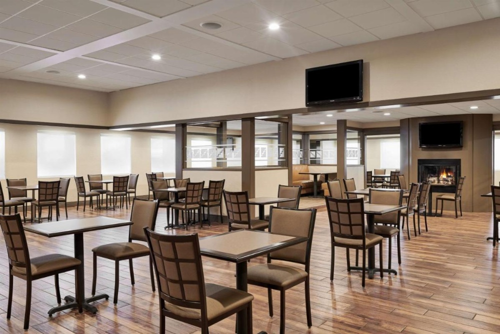Best Western Plus Milwaukee Airport Hotel & Conference Center